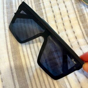QUAY Australia hindsight black matte frame